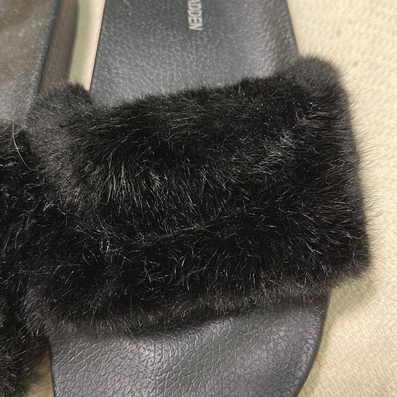 STEVE MADDEN FAUX FUR SLIDES - Picture 2 of 5